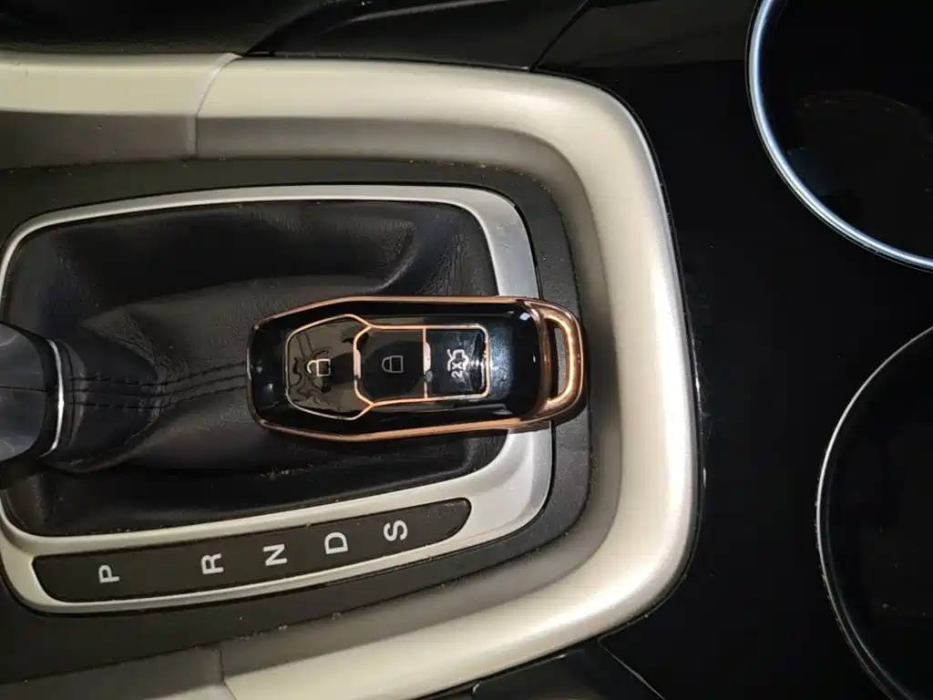 Ford Mondeo — миниатюра 9