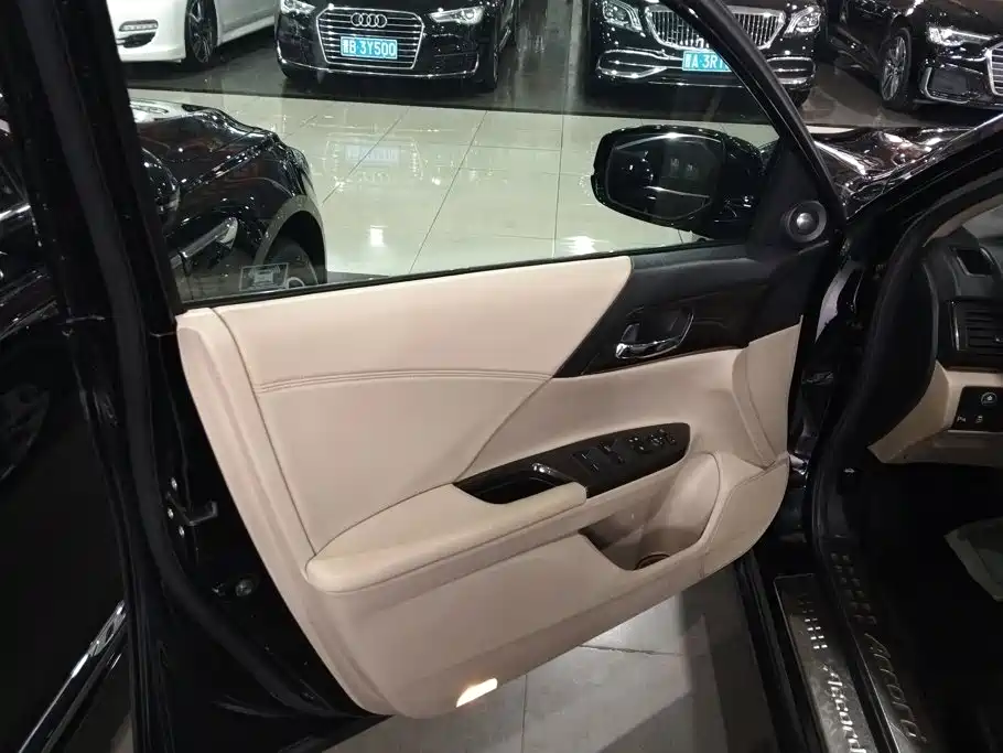 Honda Accord — миниатюра 7