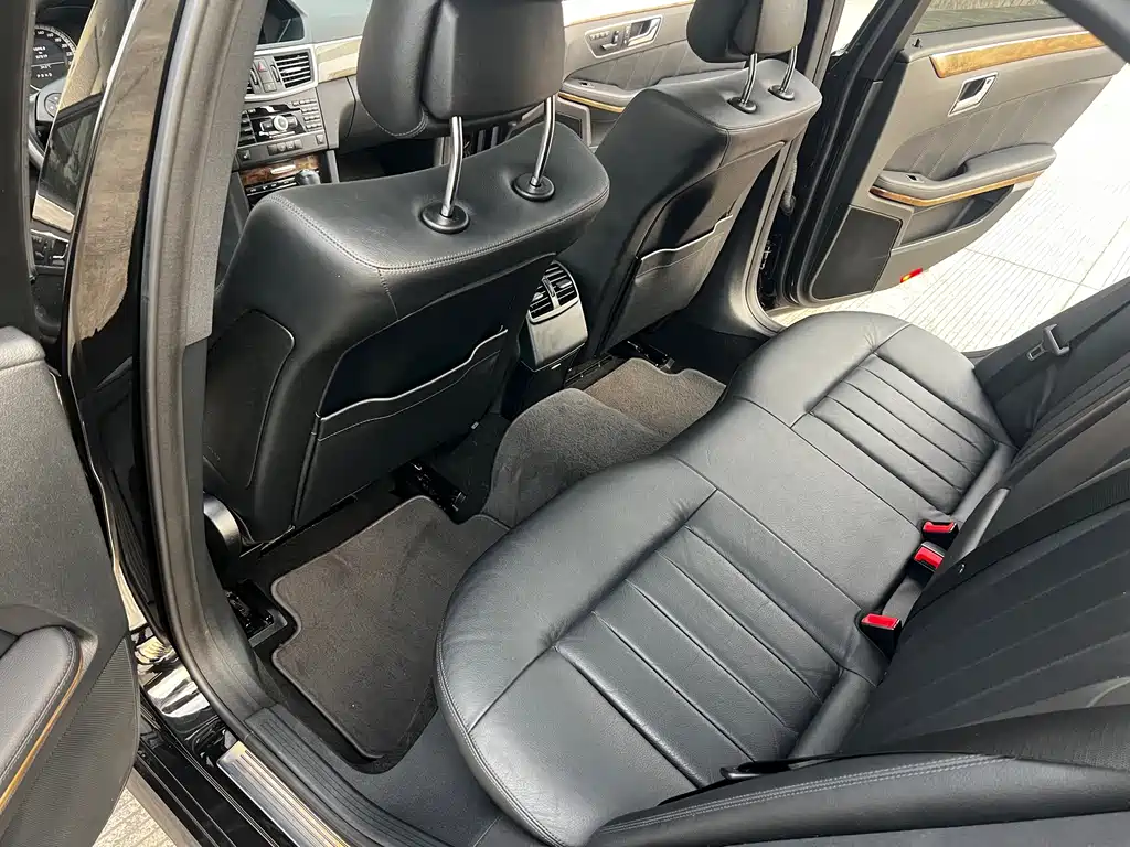 Mercedes-Benz E-Class (Import) — миниатюра 12