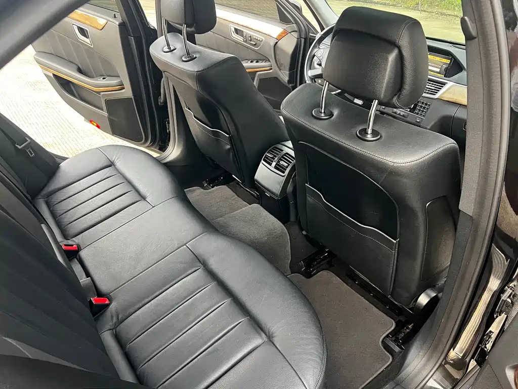 Mercedes-Benz E-Class (Import) — миниатюра 15