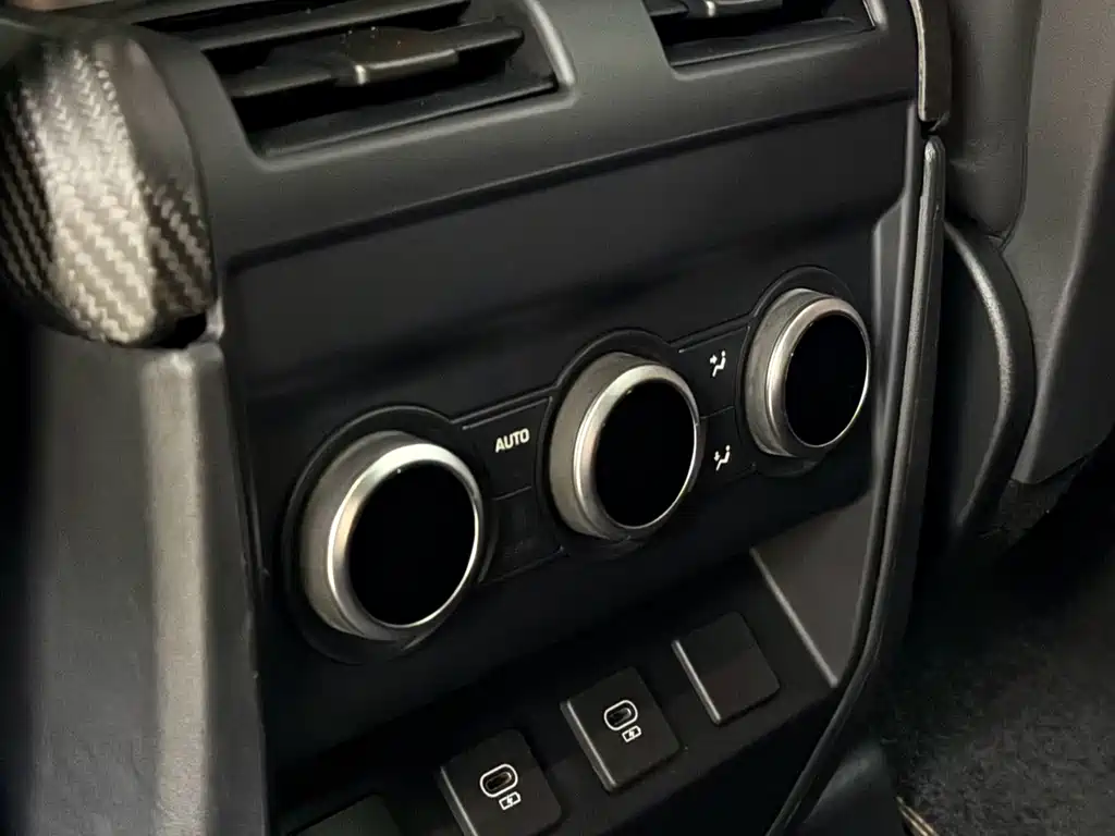 Land Rover Defender — миниатюра 10