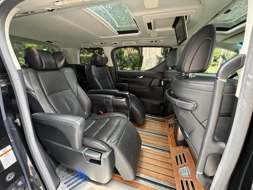 Toyota Vellfire — миниатюра 8