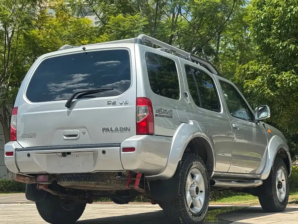 Nissan Paladin — миниатюра 18