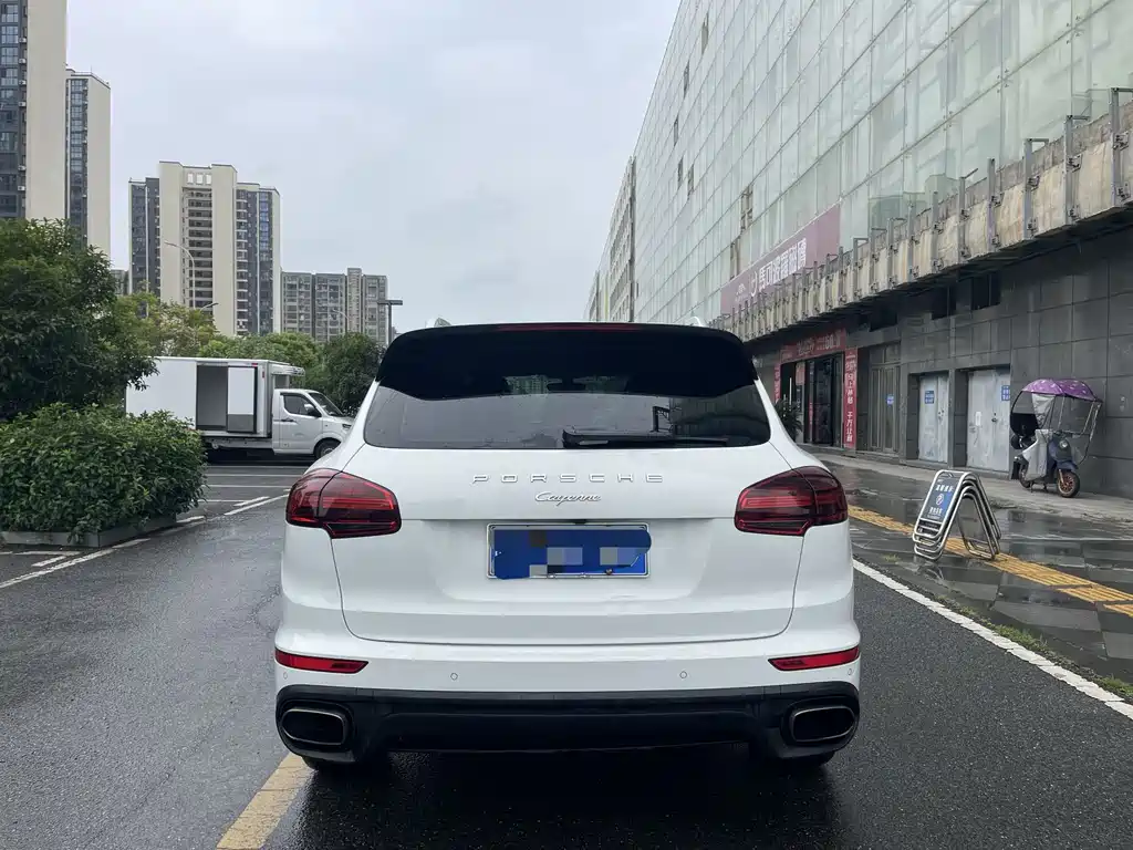 Porsche Cayenne — миниатюра 6