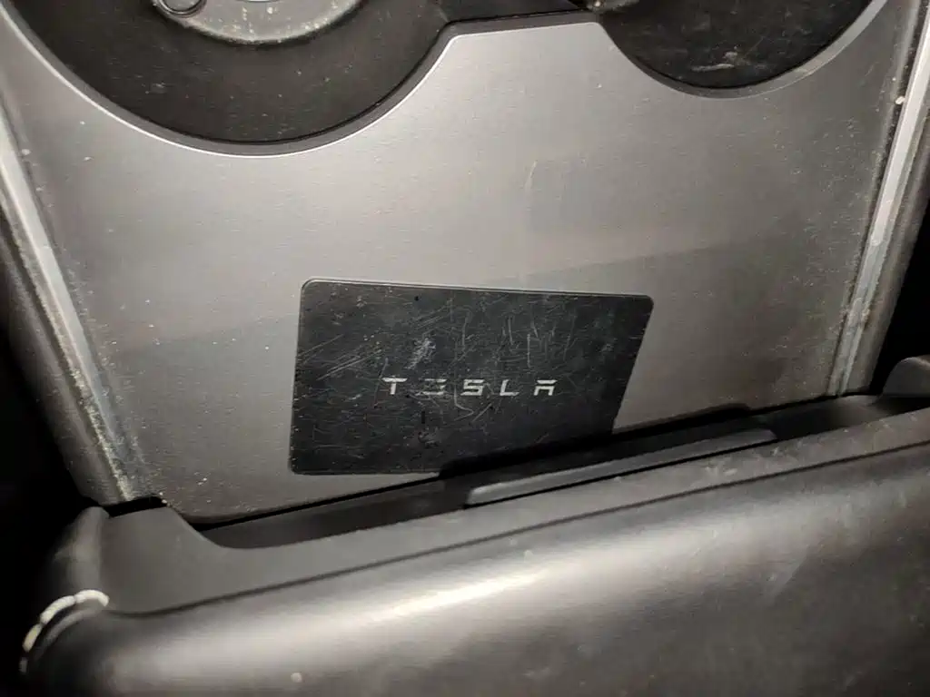 Tesla Model Y — миниатюра 9