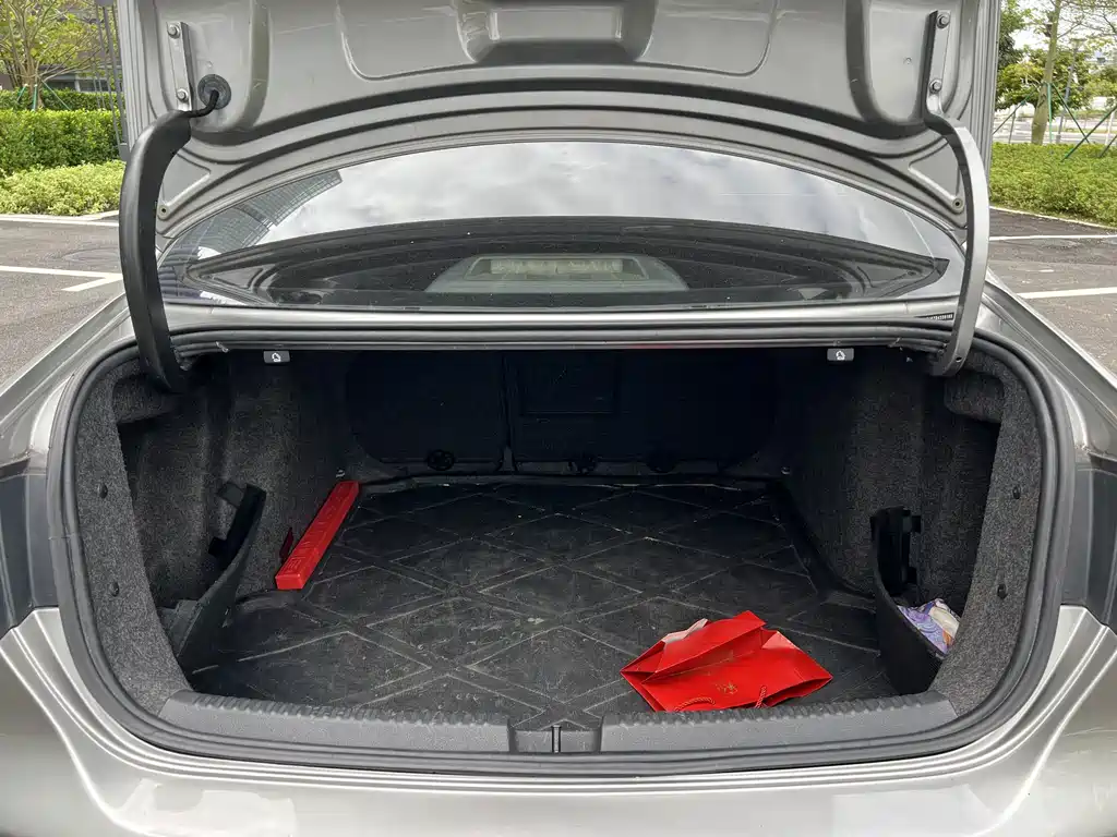 Volkswagen Sagitar — миниатюра 17