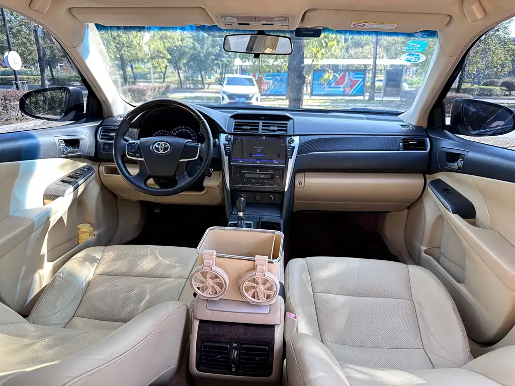 Toyota Camry — миниатюра 12