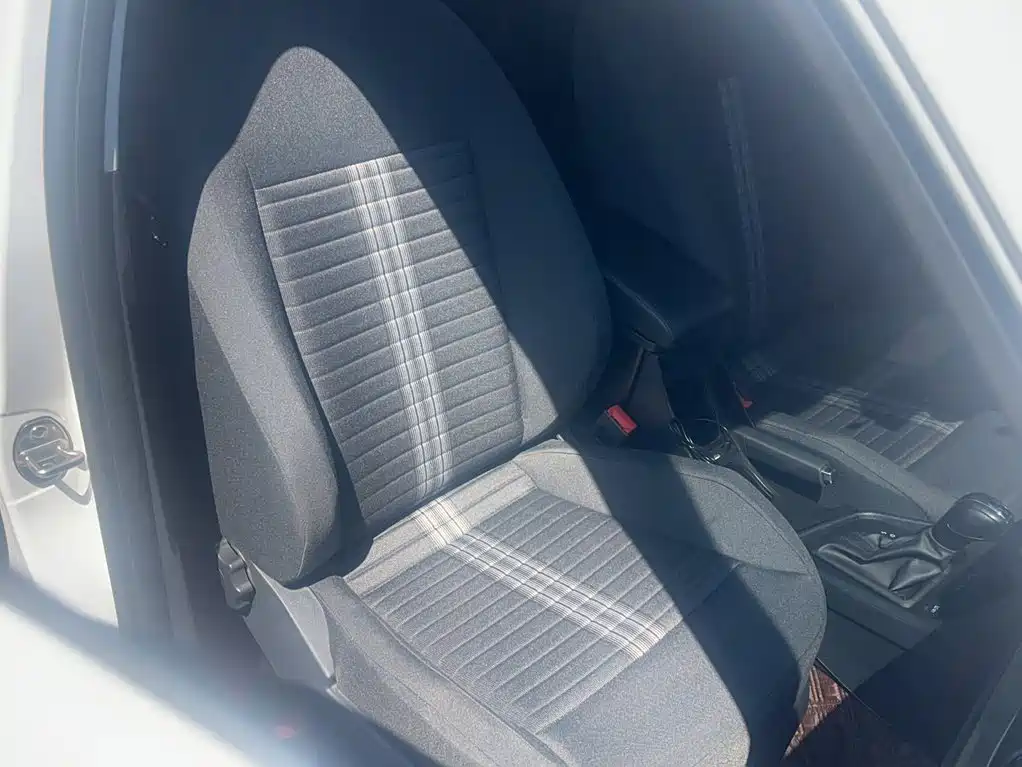 Volkswagen Lavida — миниатюра 4