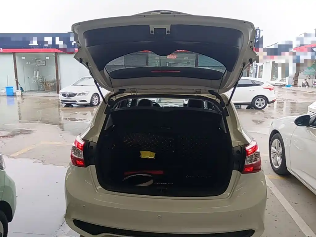 Nissan Tiida — миниатюра 19