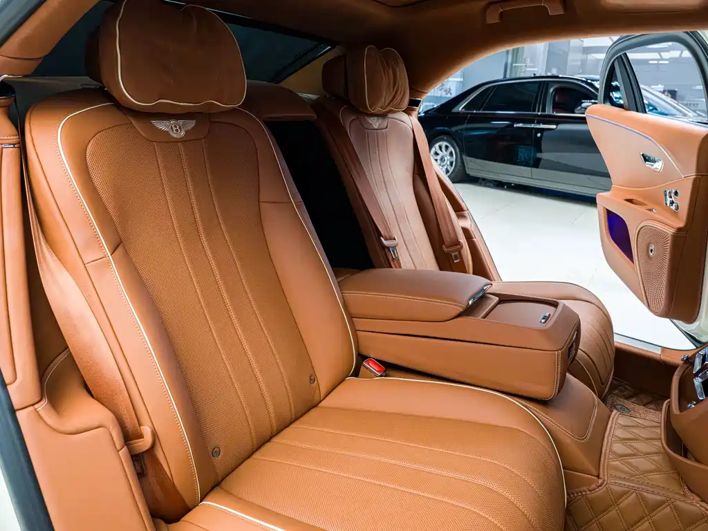 Bentley Flying Spur PHEV — миниатюра 10
