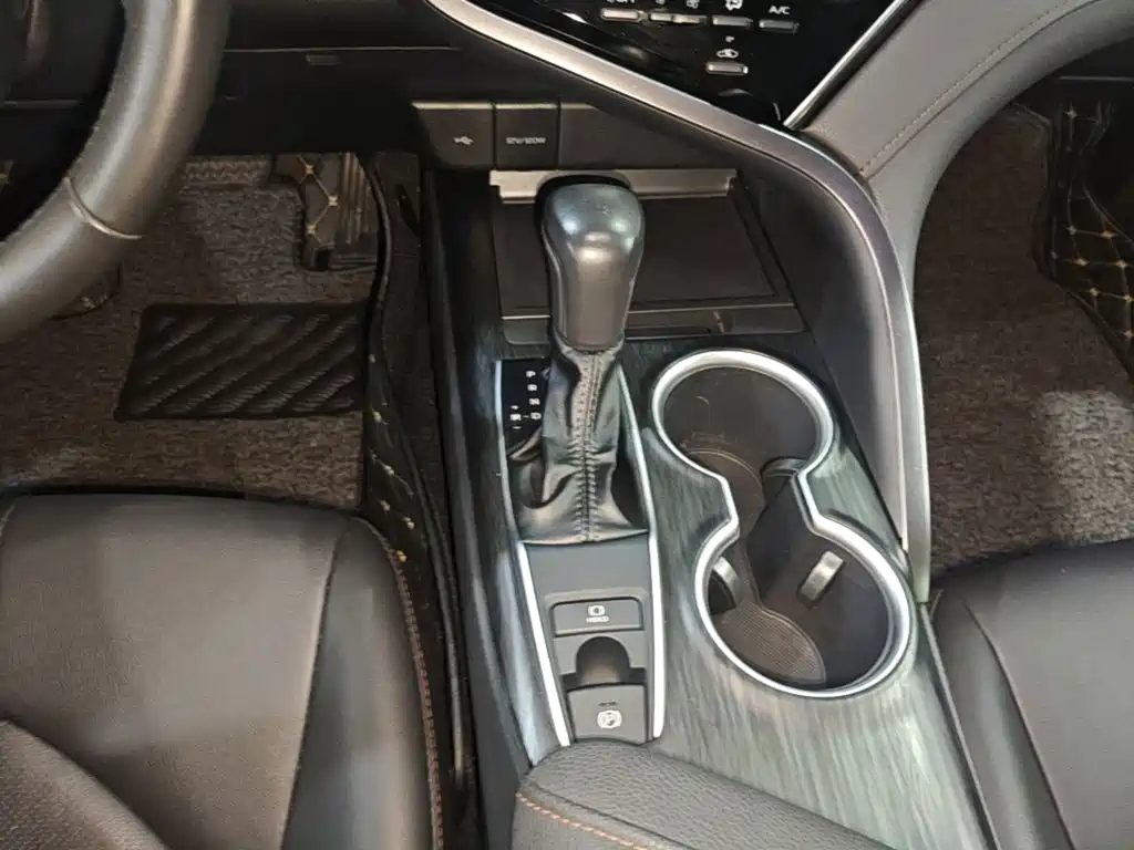 Toyota Camry — миниатюра 14