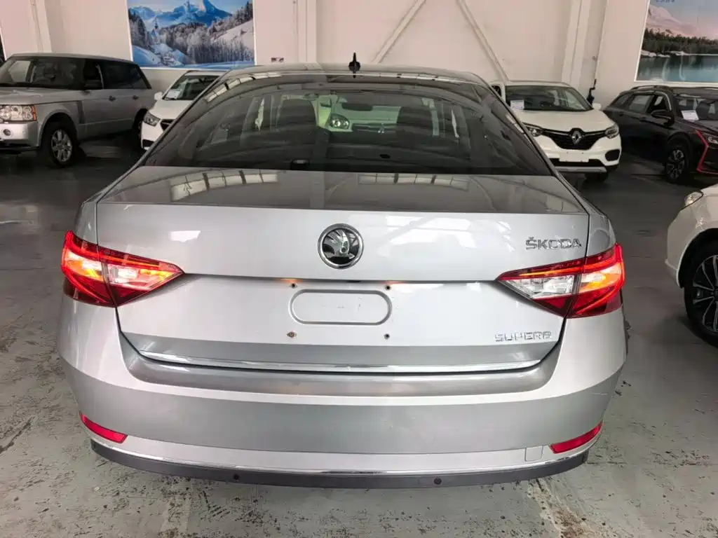 Skoda Superb — миниатюра 4