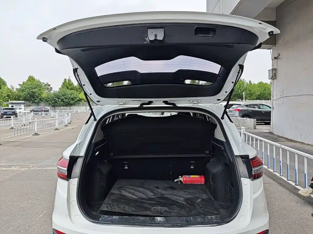 Geely Binyue — миниатюра 19