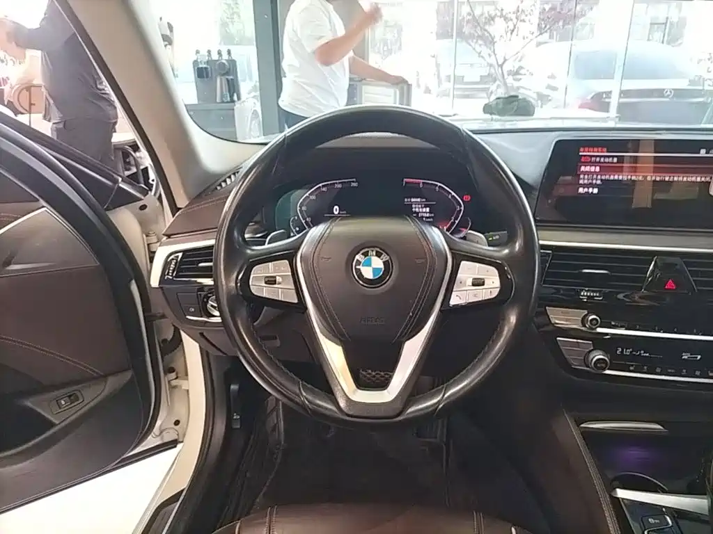 BMW 5 Series — миниатюра 7