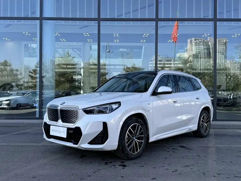 BMW iX1 2025