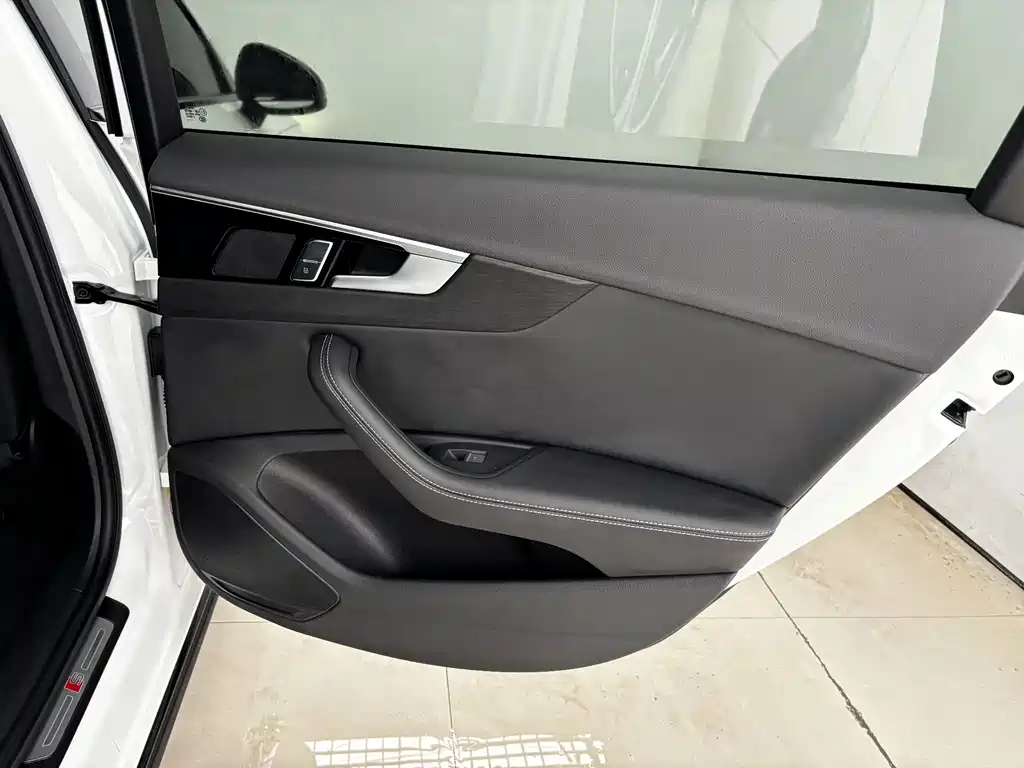 Audi A4L — миниатюра 21