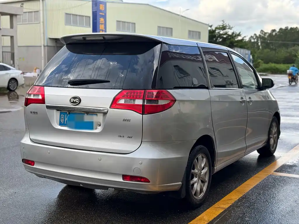 BYD M6 — миниатюра 4