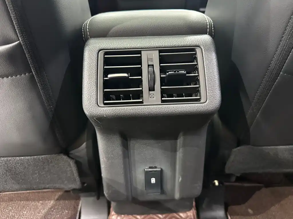 Mitsubishi Outlander — миниатюра 18