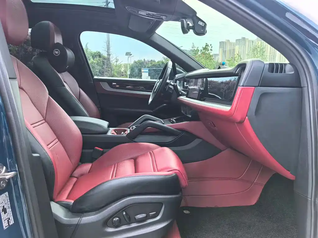 Porsche Cayenne — миниатюра 5