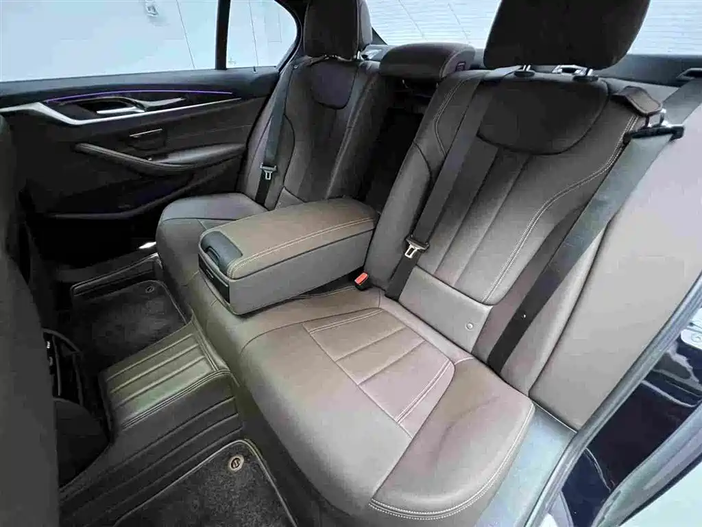 BMW 5 Series — миниатюра 16