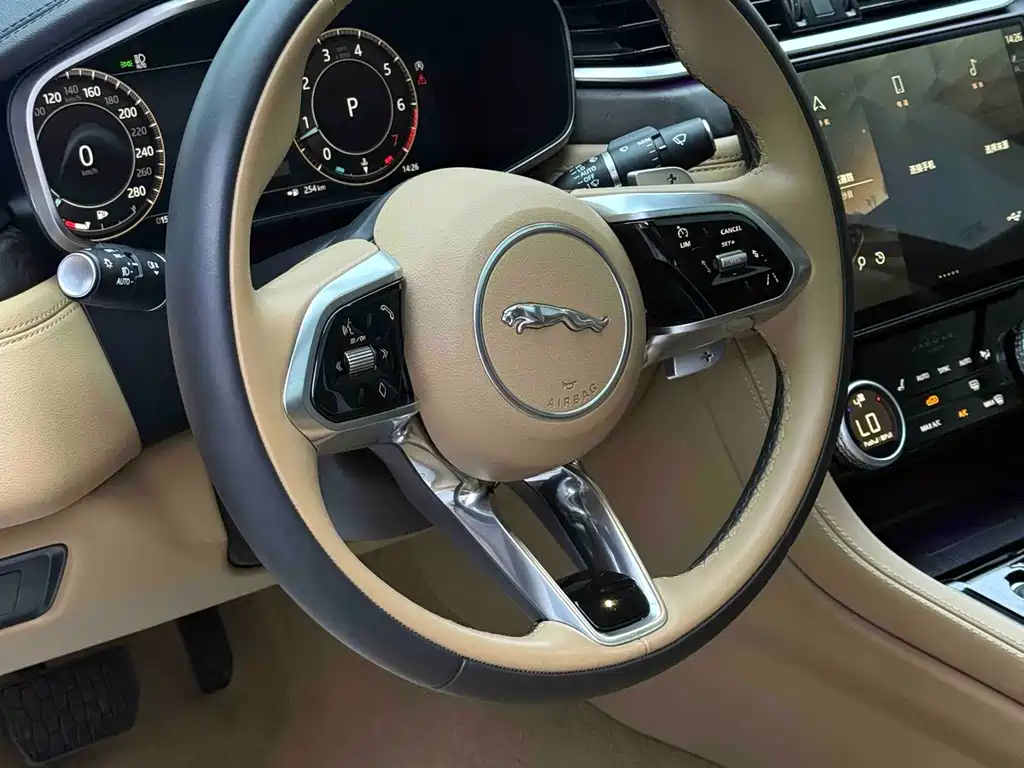 Jaguar XFL 2024 2.0T P250 Premium Luxury