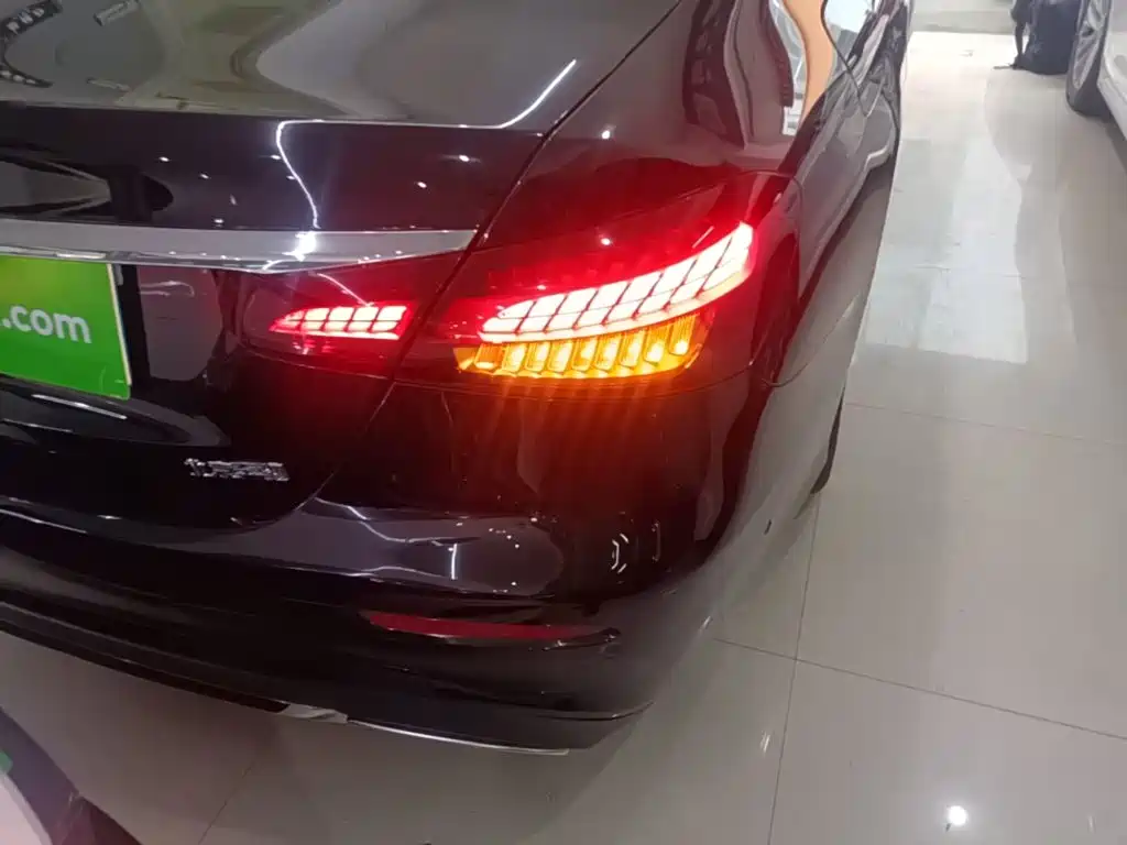 Mercedes-Benz E-Class — миниатюра 8