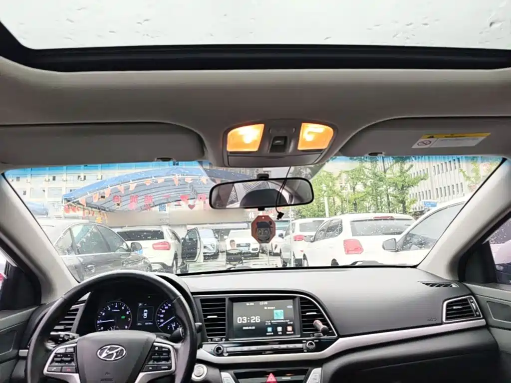Hyundai Elantra — миниатюра 18