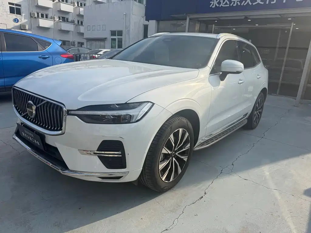 Volvo XC60 2023 B5 Luxury