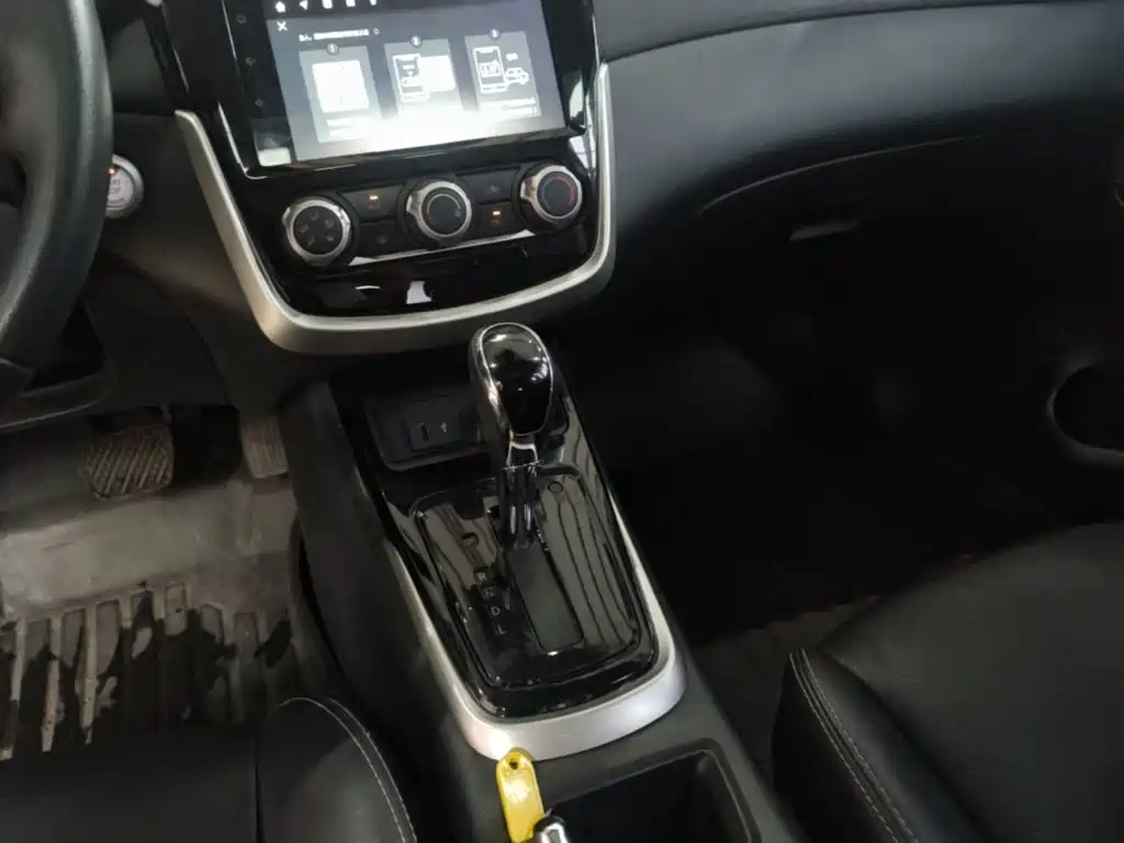 Nissan Tiida — миниатюра 14