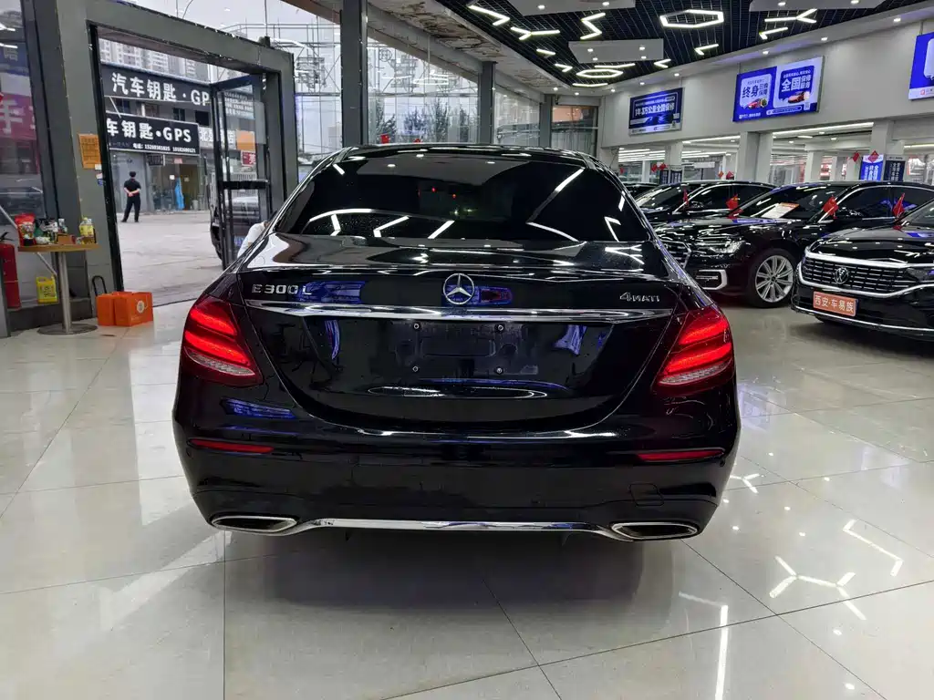 Mercedes-Benz E-Class — миниатюра 11