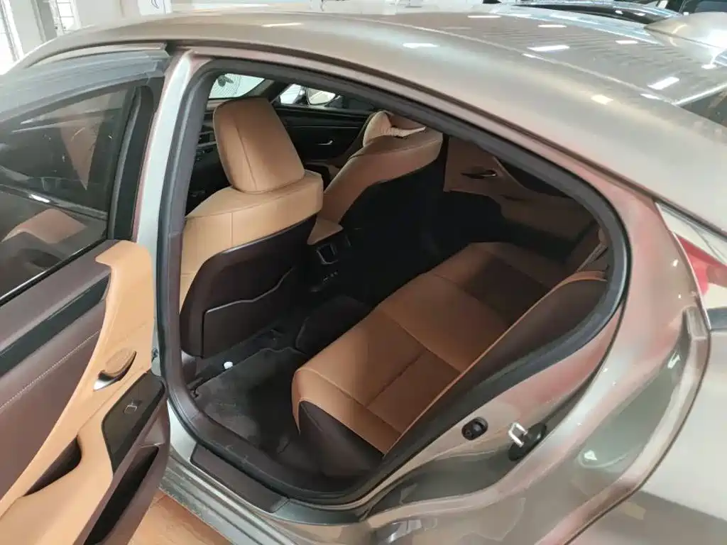 Lexus ES — миниатюра 5