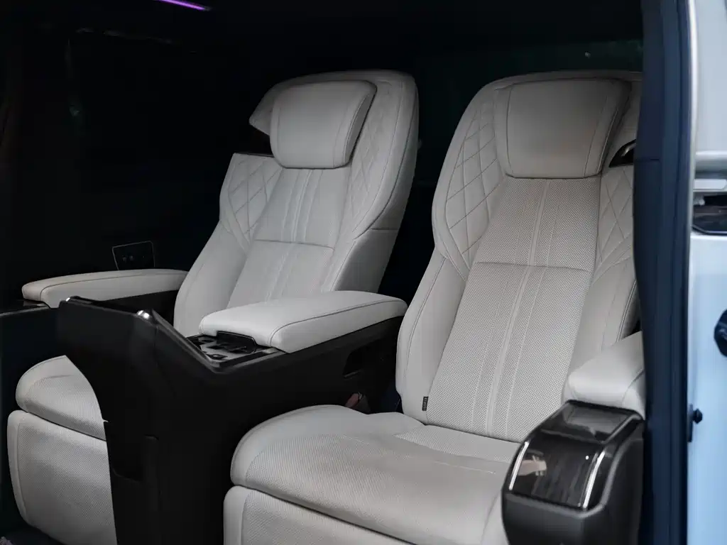 Lexus LM — миниатюра 16