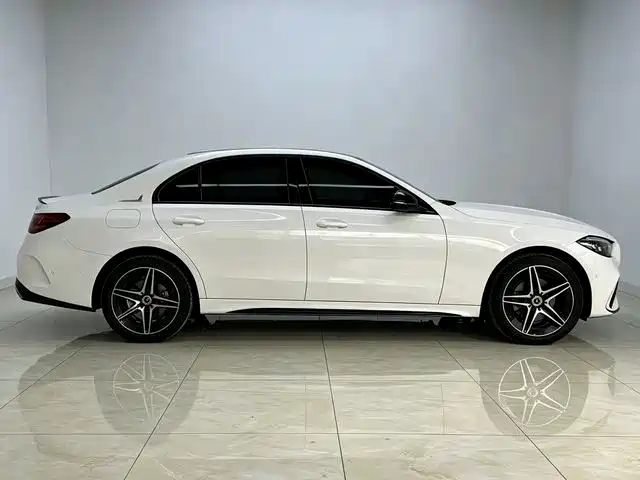 Mercedes-Benz C-Class — миниатюра 11