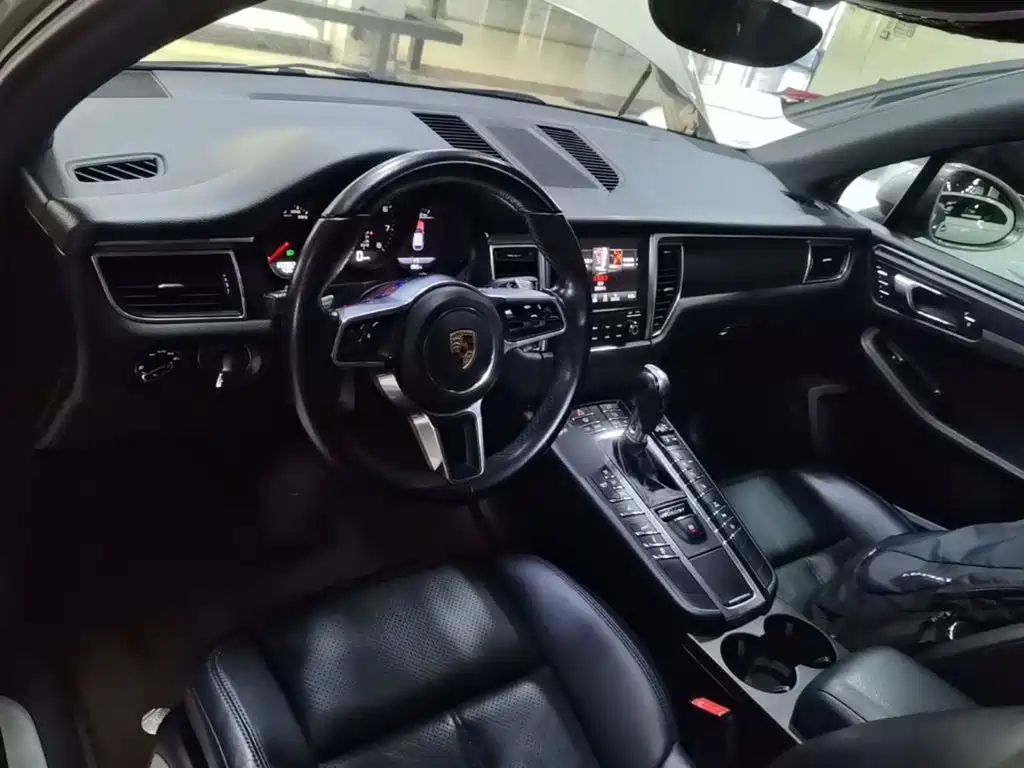 Porsche Macan — миниатюра 10