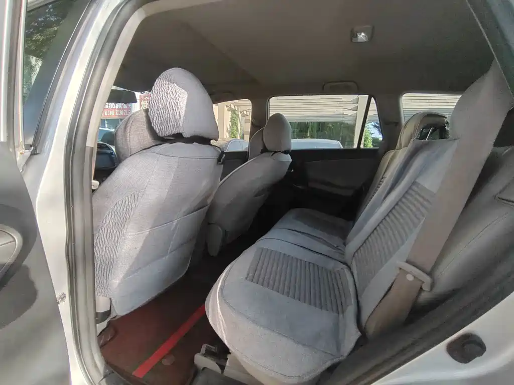 Toyota RAV4 — миниатюра 9