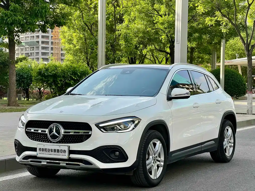 MERCEDES-BENZ GLA