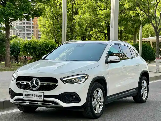 MERCEDES-BENZ GLA