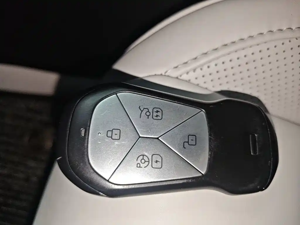 XPeng P7 — миниатюра 9