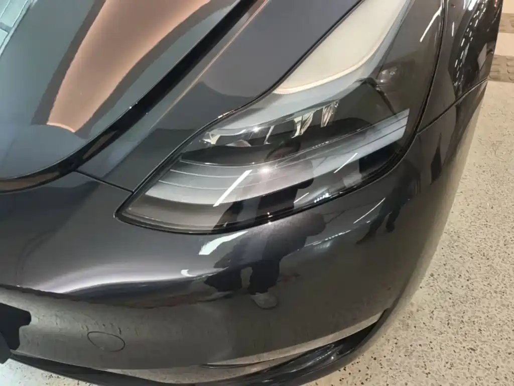 Tesla Model Y — миниатюра 24