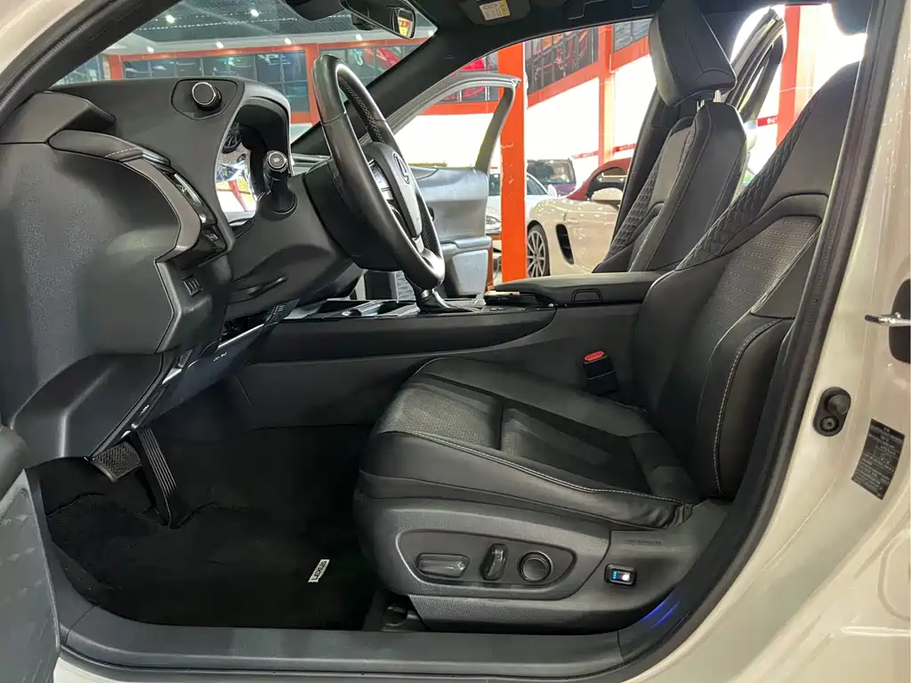 Lexus UX — миниатюра 7