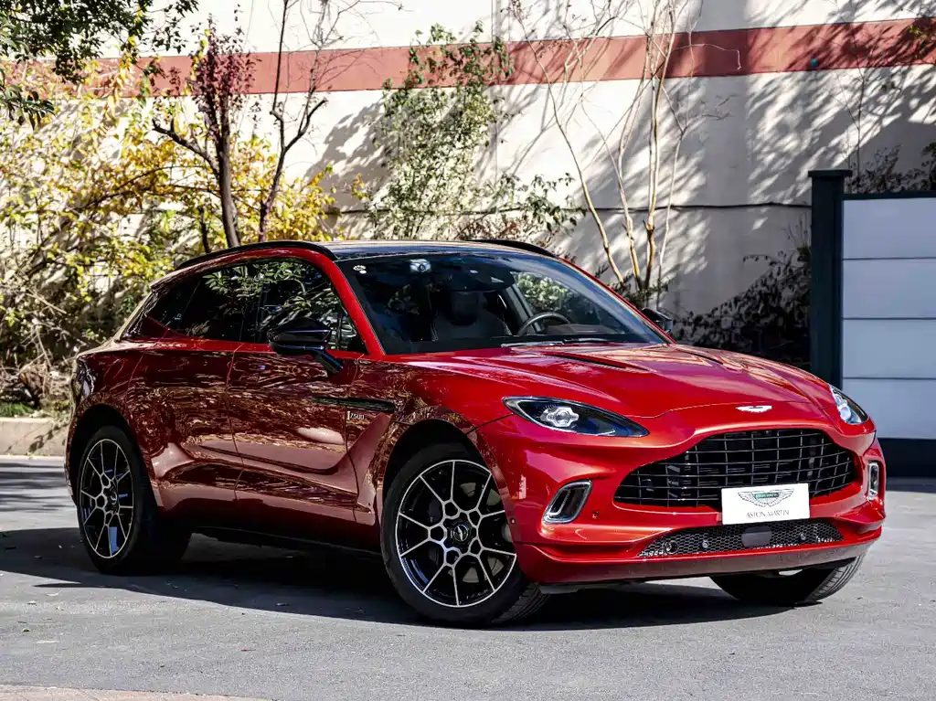 ASTON MARTIN DBX