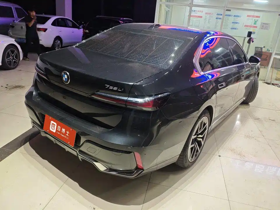 BMW 7 Series — миниатюра 6