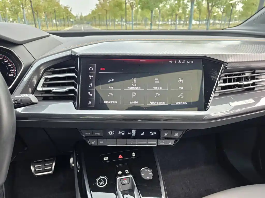 Audi Q4 e-tron — миниатюра 16
