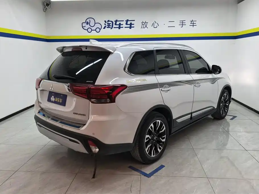 MITSUBISHI OUTLANDER