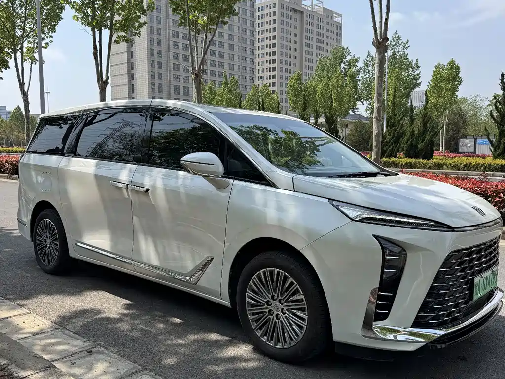 Buick GL8 Hybrid — миниатюра 3