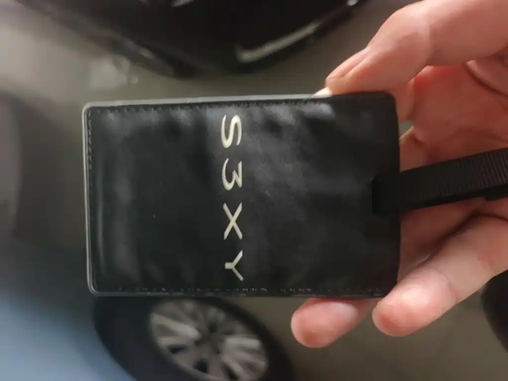 Tesla Model Y — миниатюра 12