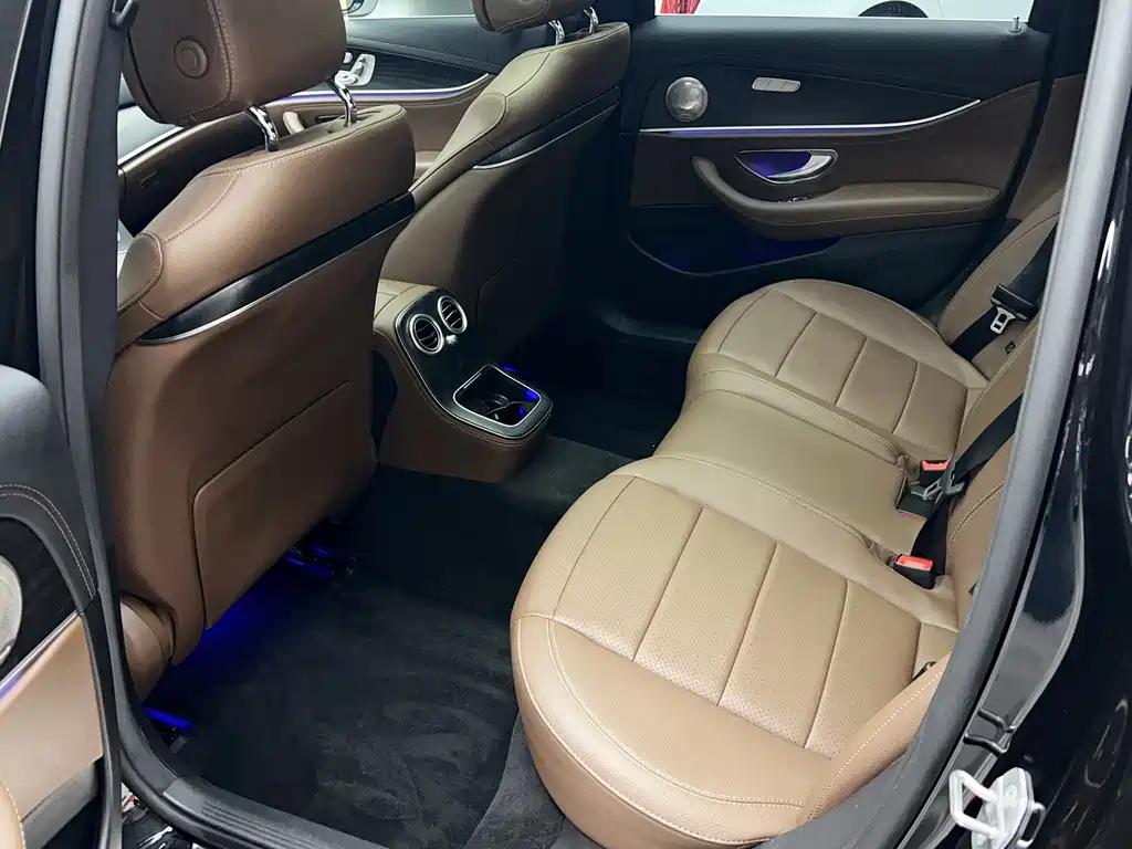 Mercedes-Benz E-Class — миниатюра 20