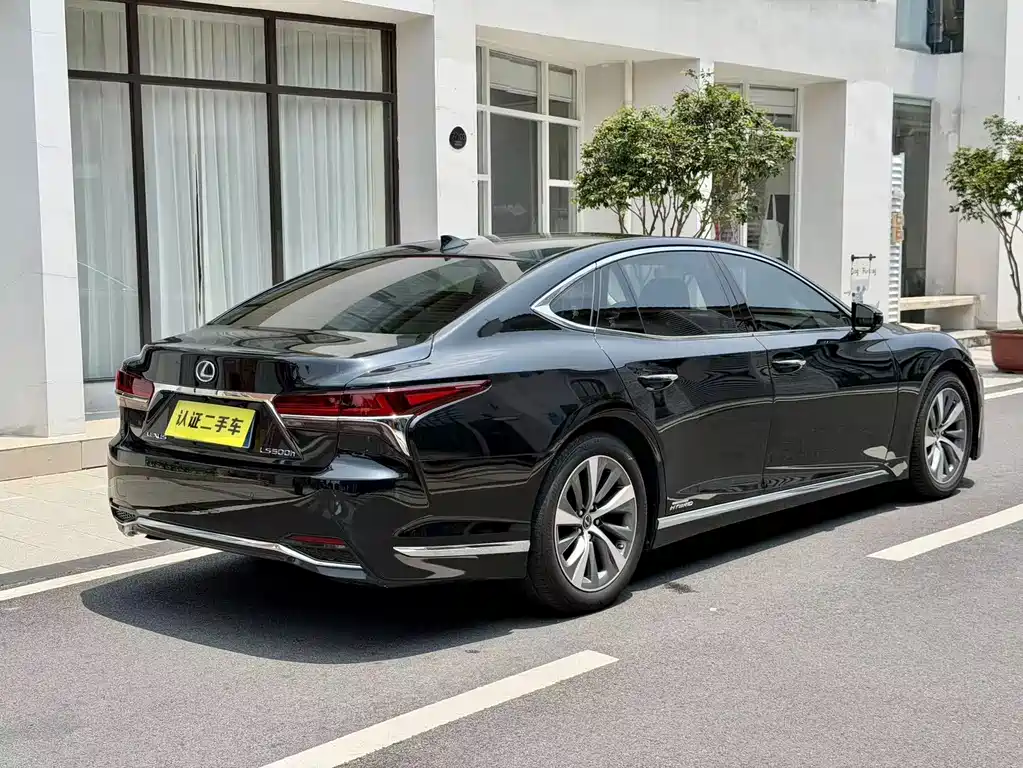 Lexus LS — миниатюра 5