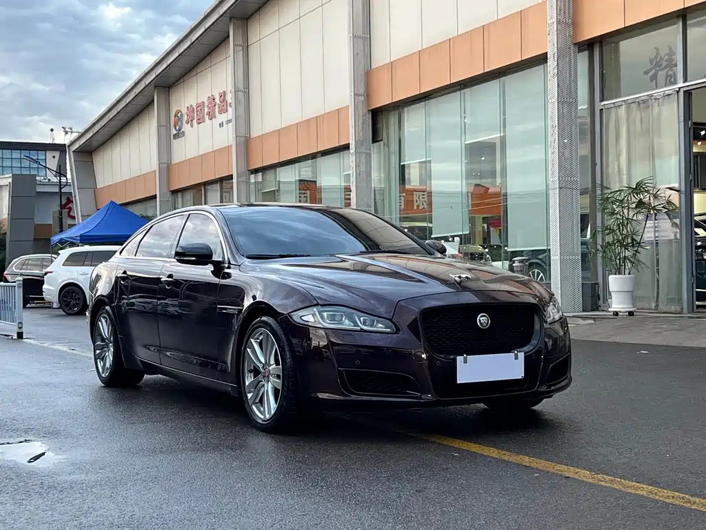 Jaguar XJ — миниатюра 3