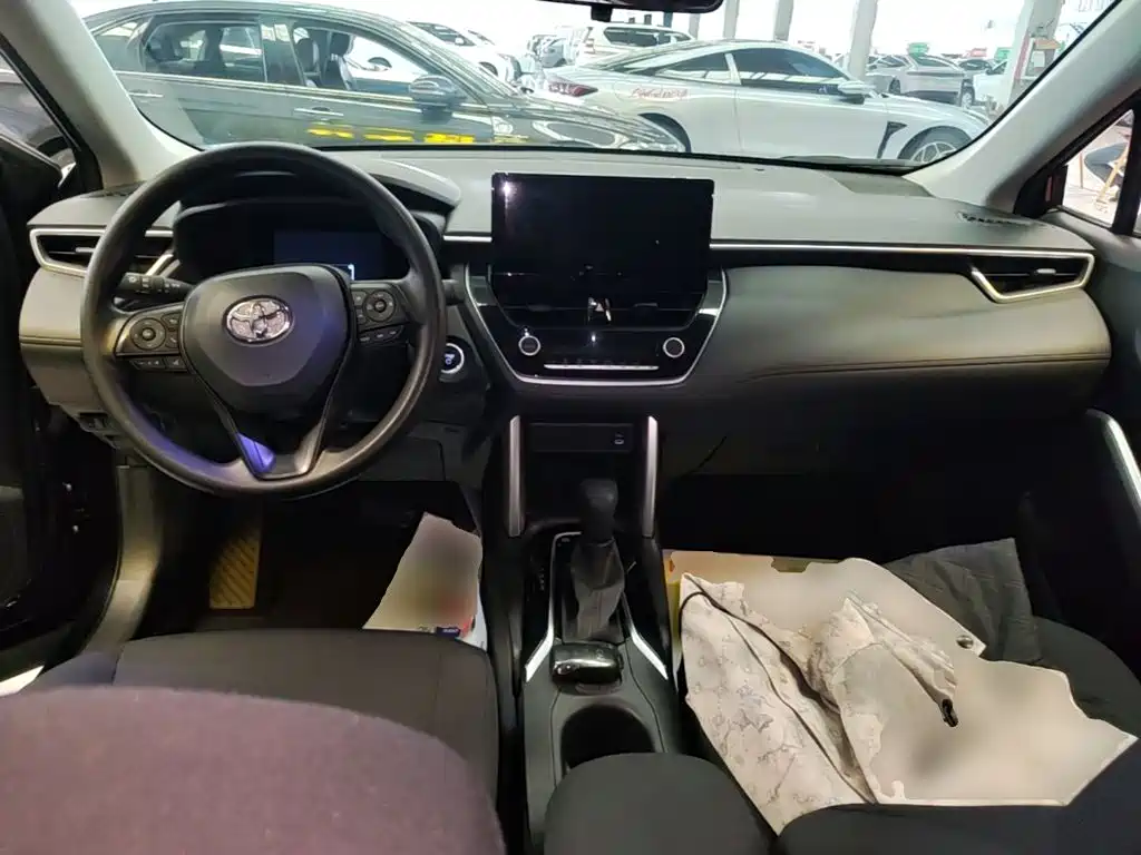 Toyota Corolla Cross — миниатюра 10